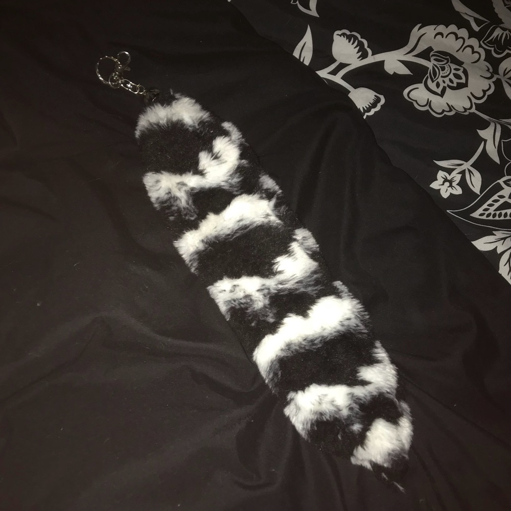 furry wolf / fox / cat tail